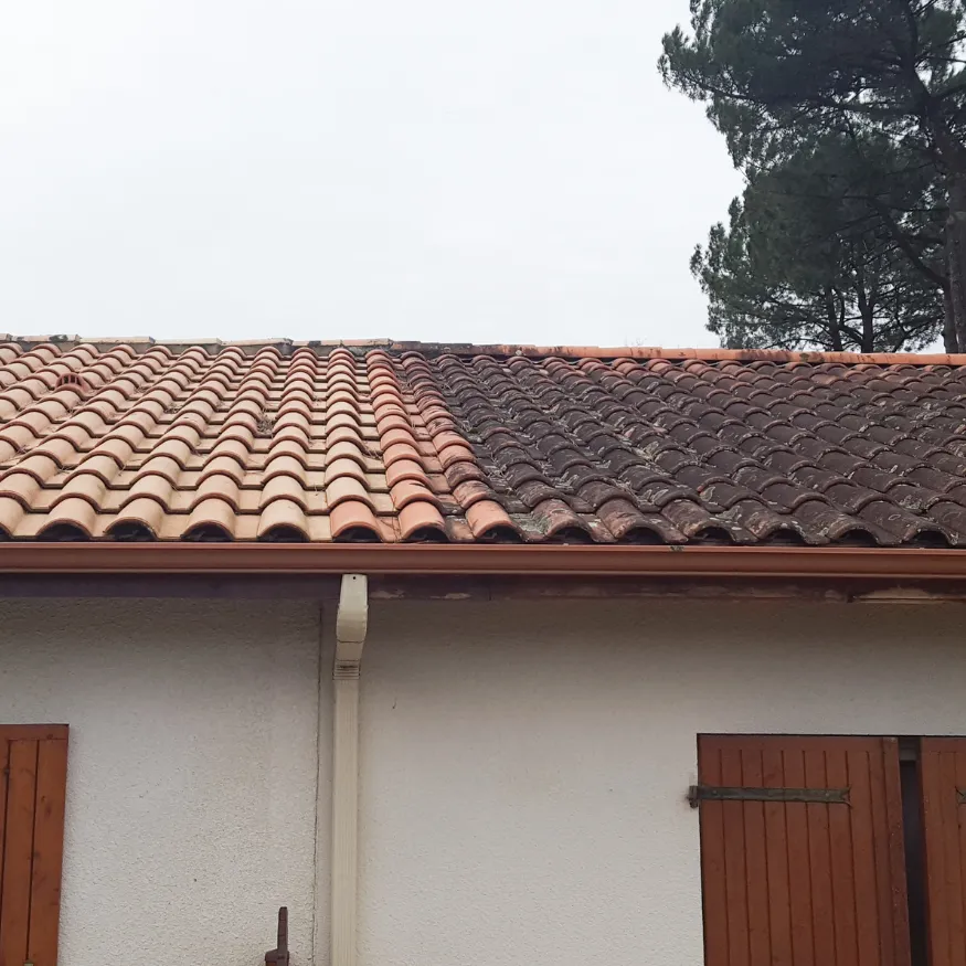 démoussage complet d'un toit de maison à nîmes